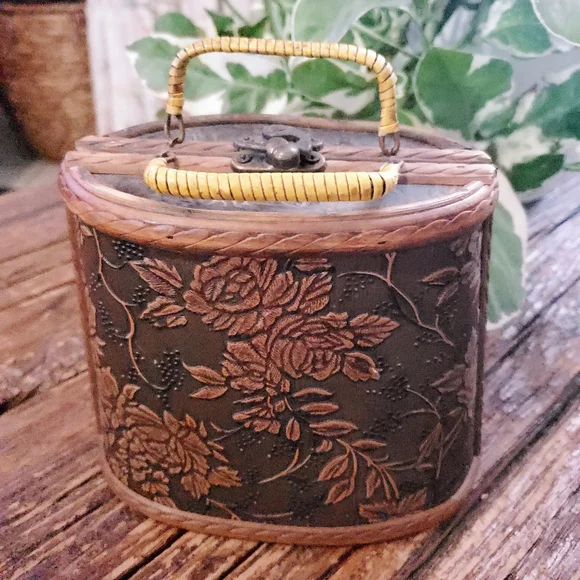 Vintage Floral Embossed Handbag Box - Picture 3 of 12